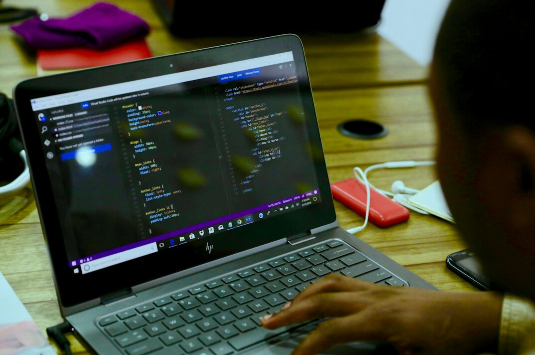 children learning to code